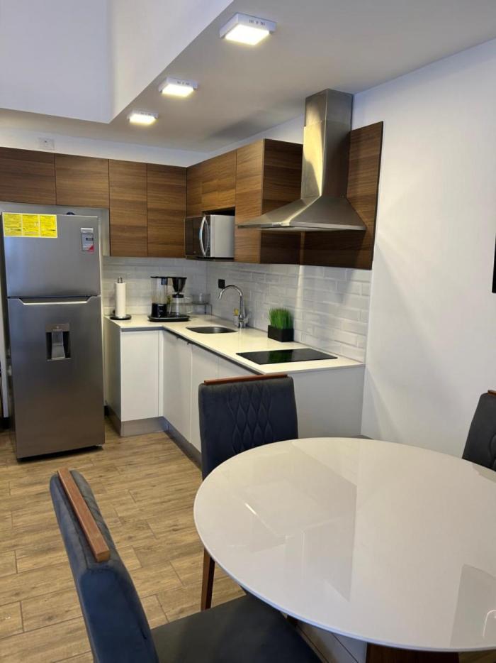 1 Habitacion, Edificio Eon, Zona 10, Venecia *